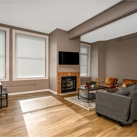 2 Bath Prkg+Gym+Sauna Perk Plaza +30 Day 克里夫兰 外观 照片