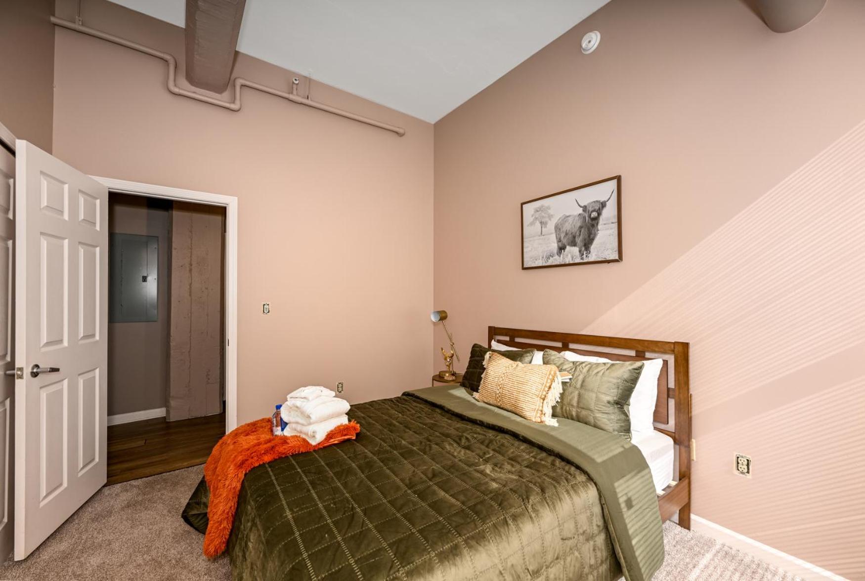 2 Bath Prkg+Gym+Sauna Perk Plaza +30 Day 克里夫兰 外观 照片