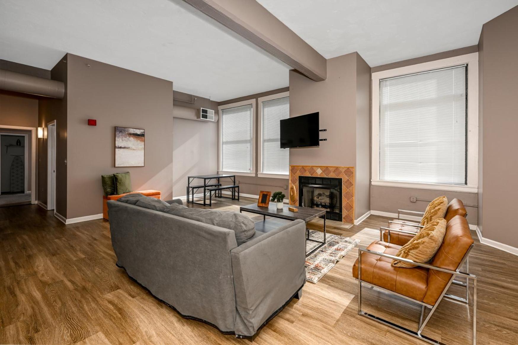 2 Bath Prkg+Gym+Sauna Perk Plaza +30 Day 克里夫兰 外观 照片